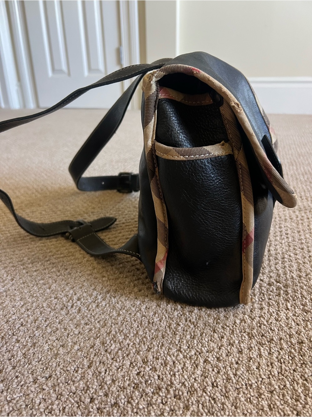 Burberry Vintage Black Leather & Nova Check Backpack – Authentic - Picture 3 of 9
